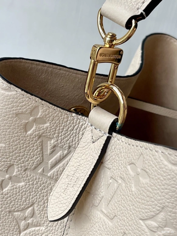 LOUIS VUITTON NÉONOÉ MM 0707
